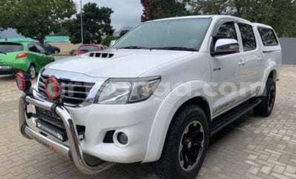 Nunua Ilio tumika Toyota Hilux White Gari ndani ya Ezulwini nchini Hhohho Nunua Ilio tumika Toyota Hilux White Gari ndani ya Ezulwini nchini Hhohho