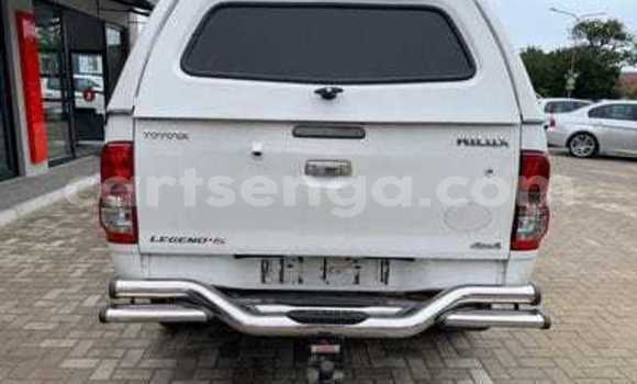 Buy Used Toyota Hilux White Car in Ezulwini in Hhohho Buy Used Toyota Hilux White Car in Ezulwini in Hhohho