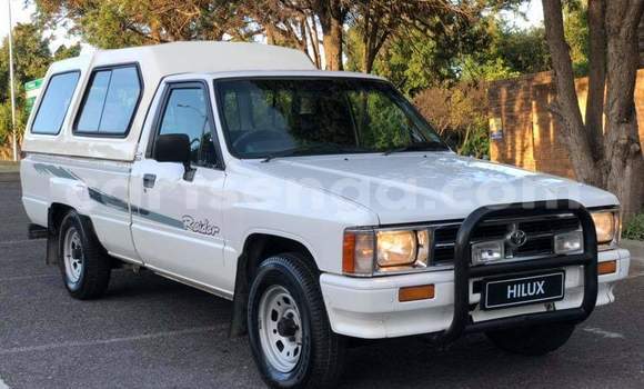Buy Used Toyota Hilux White Car in Ezulwini in Hhohho Buy Used Toyota Hilux White Car in Ezulwini in Hhohho