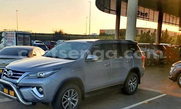 Nunua Ilio tumika Toyota Fortuner Silver Gari ndani ya Hlatikulu nchini Wilaya ya Shiselweni Nunua Ilio tumika Toyota Fortuner Silver Gari ndani ya Hlatikulu nchini Wilaya ya Shiselweni