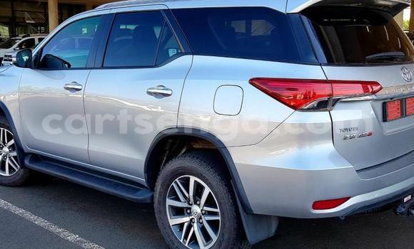 Nunua Ilio tumika Toyota Fortuner Silver Gari ndani ya Hlatikulu nchini Wilaya ya Shiselweni Nunua Ilio tumika Toyota Fortuner Silver Gari ndani ya Hlatikulu nchini Wilaya ya Shiselweni