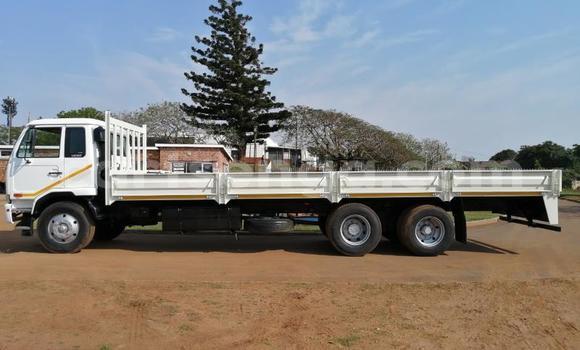 Nunua Ilio tumika Nissan UD White Lori ndani ya Big Bend nchini Wilaya ya Lubombo Nunua Ilio tumika Nissan UD White Lori ndani ya Big Bend nchini Wilaya ya Lubombo