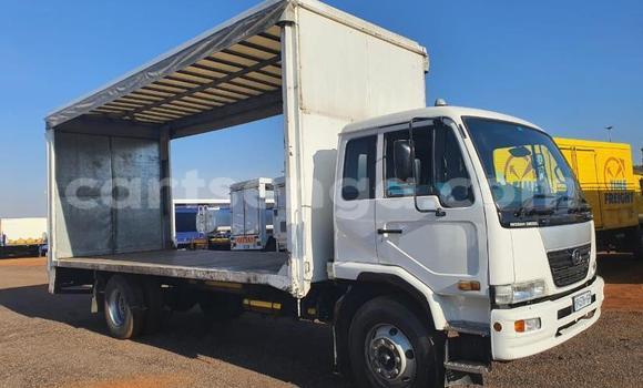 Acheter Occasion Utilitaire Nissan UD Blanc à Big Bend, Lubombo District Acheter Occasion Utilitaire Nissan UD Blanc à Big Bend, Lubombo District