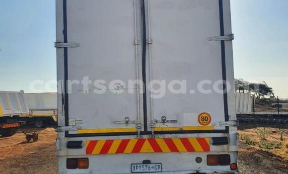 Acheter Occasion Utilitaire Nissan UD Blanc à Big Bend, Lubombo District Acheter Occasion Utilitaire Nissan UD Blanc à Big Bend, Lubombo District