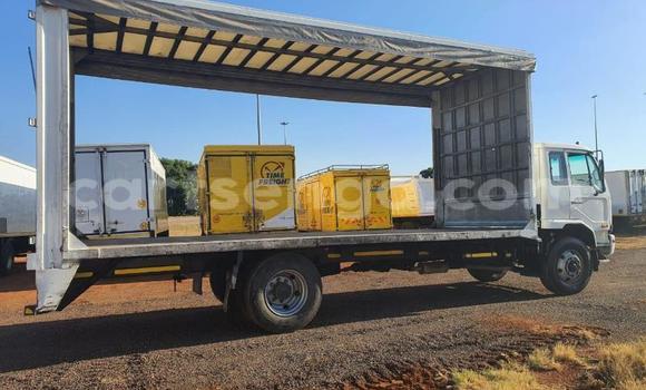 Acheter Occasion Utilitaire Nissan UD Blanc à Big Bend, Lubombo District Acheter Occasion Utilitaire Nissan UD Blanc à Big Bend, Lubombo District