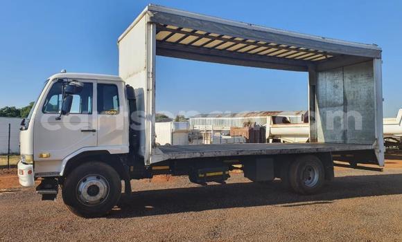 Acheter Occasion Utilitaire Nissan UD Blanc à Big Bend, Lubombo District Acheter Occasion Utilitaire Nissan UD Blanc à Big Bend, Lubombo District