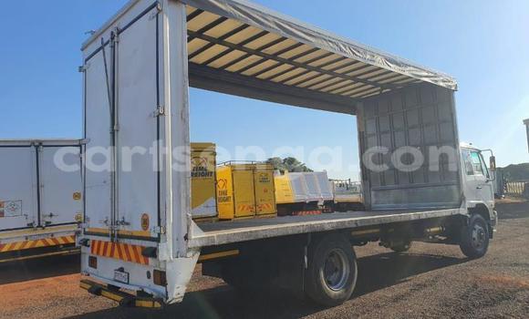 Acheter Occasion Utilitaire Nissan UD Blanc à Big Bend, Lubombo District Acheter Occasion Utilitaire Nissan UD Blanc à Big Bend, Lubombo District