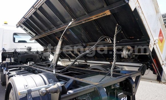 Acheter Occasion Utilitaire Nissan UD Blanc à Big Bend, Lubombo District Acheter Occasion Utilitaire Nissan UD Blanc à Big Bend, Lubombo District