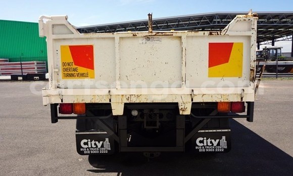 Acheter Occasion Utilitaire Nissan UD Blanc à Big Bend, Lubombo District Acheter Occasion Utilitaire Nissan UD Blanc à Big Bend, Lubombo District