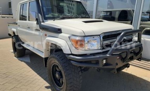 Buy Used Toyota Land Cruiser White Car in Big Bend in Lubombo District