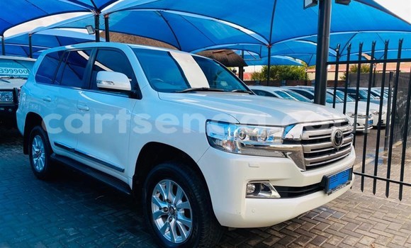 Buy Used Toyota Land Cruiser White Car in Ezulwini in Hhohho