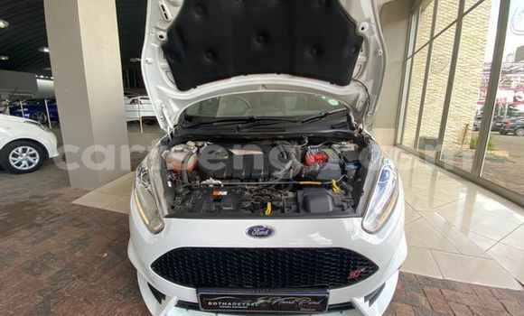 Acheter Occasion Voiture Ford Fiesta ST Blanc à Ezulwini, Hhohho Acheter Occasion Voiture Ford Fiesta ST Blanc à Ezulwini, Hhohho
