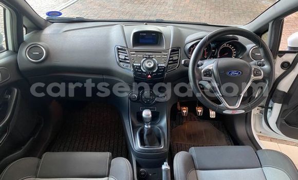 Acheter Occasion Voiture Ford Fiesta ST Blanc à Ezulwini, Hhohho Acheter Occasion Voiture Ford Fiesta ST Blanc à Ezulwini, Hhohho