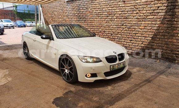Nunua Ilio tumika BMW 3–Series White Gari ndani ya Bulembu nchini Hhohho