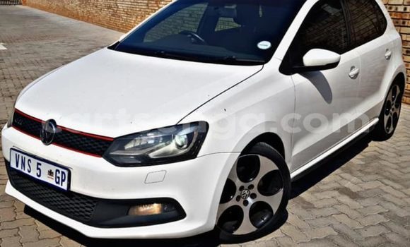 Nunua Ilio tumika Volkswagen Polo White Gari ndani ya Hluti nchini Wilaya ya Shiselweni