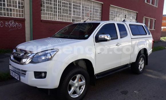 Buy Used Isuzu KB White Car in Hluti in Shiselweni District Buy Used Isuzu KB White Car in Hluti in Shiselweni District