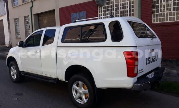 Buy Used Isuzu KB White Car in Hluti in Shiselweni District Buy Used Isuzu KB White Car in Hluti in Shiselweni District