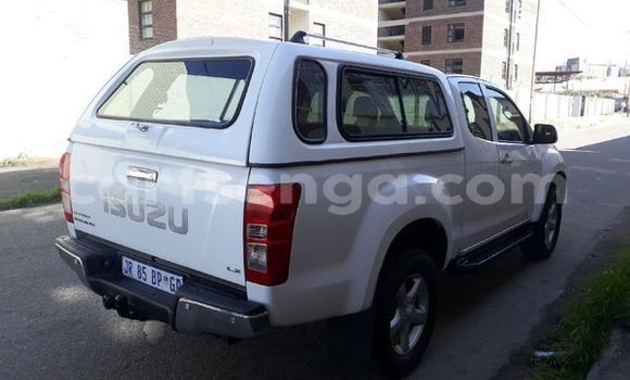 Buy Used Isuzu KB White Car in Hluti in Shiselweni District Buy Used Isuzu KB White Car in Hluti in Shiselweni District