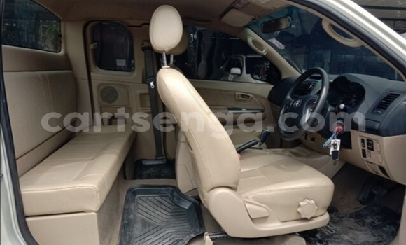 Nunua Ilio tumika Toyota Hilux Silver Gari ndani ya Big Bend nchini Lubombo Nunua Ilio tumika Toyota Hilux Silver Gari ndani ya Big Bend nchini Lubombo