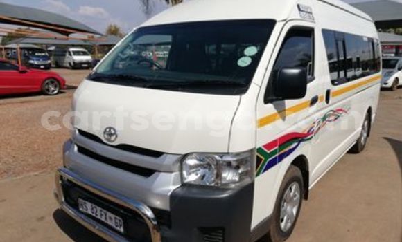 Nunua Ilio tumika Toyota Hiace White Gari ndani ya Ezulwini nchini Hhohho Nunua Ilio tumika Toyota Hiace White Gari ndani ya Ezulwini nchini Hhohho