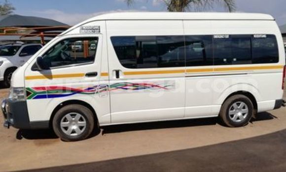 Nunua Ilio tumika Toyota Hiace White Gari ndani ya Ezulwini nchini Hhohho Nunua Ilio tumika Toyota Hiace White Gari ndani ya Ezulwini nchini Hhohho
