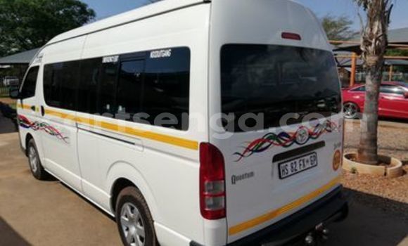 Nunua Ilio tumika Toyota Hiace White Gari ndani ya Ezulwini nchini Hhohho Nunua Ilio tumika Toyota Hiace White Gari ndani ya Ezulwini nchini Hhohho