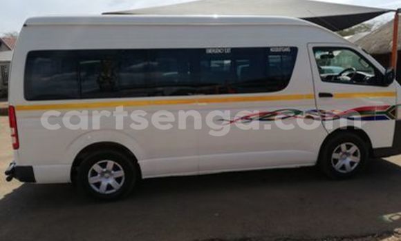 Nunua Ilio tumika Toyota Hiace White Gari ndani ya Ezulwini nchini Hhohho Nunua Ilio tumika Toyota Hiace White Gari ndani ya Ezulwini nchini Hhohho