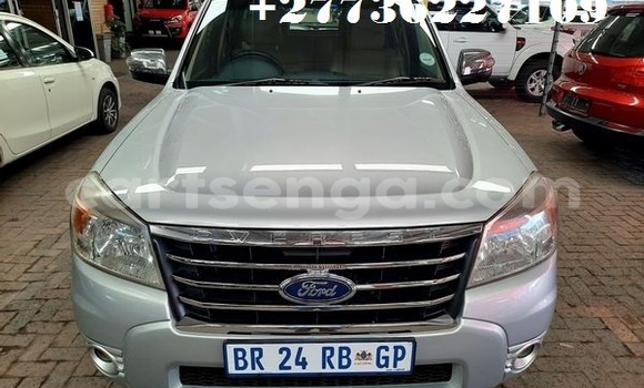 Nunua Ilio tumika Ford Everest Silver Gari ndani ya Mbabane nchini Manzini