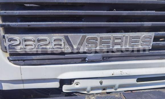 Nunua Ilio tumika Mercedes‒Benz Tipper White Lori ndani ya Big Bend nchini Wilaya ya Lubombo Nunua Ilio tumika Mercedes‒Benz Tipper White Lori ndani ya Big Bend nchini Wilaya ya Lubombo