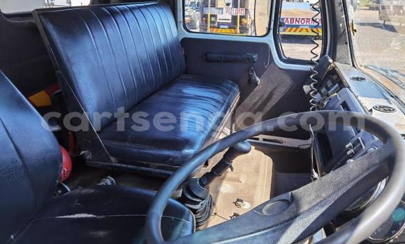 Nunua Ilio tumika Mercedes‒Benz Tipper White Lori ndani ya Big Bend nchini Wilaya ya Lubombo Nunua Ilio tumika Mercedes‒Benz Tipper White Lori ndani ya Big Bend nchini Wilaya ya Lubombo