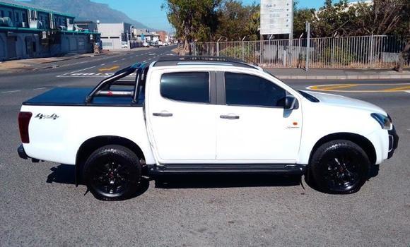 Nunua Ilio tumika Isuzu D–MAX White Gari ndani ya Ezulwini nchini Hhohho Nunua Ilio tumika Isuzu D–MAX White Gari ndani ya Ezulwini nchini Hhohho