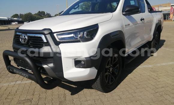 Nunua Ilio tumika Toyota Hilux White Gari ndani ya Manzini nchini Manzini Nunua Ilio tumika Toyota Hilux White Gari ndani ya Manzini nchini Manzini