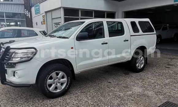 Nunua Ilio tumika Toyota Hilux White Gari ndani ya Mbabane nchini Manzini