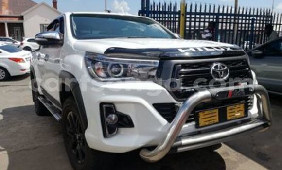 Nunua Ilio tumika Toyota Hilux White Gari ndani ya Ezulwini nchini Hhohho Nunua Ilio tumika Toyota Hilux White Gari ndani ya Ezulwini nchini Hhohho