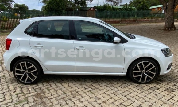 Nunua Ilio tumika Volkswagen Polo White Gari ndani ya Big Bend nchini Wilaya ya Lubombo Nunua Ilio tumika Volkswagen Polo White Gari ndani ya Big Bend nchini Wilaya ya Lubombo