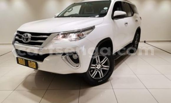 Acheter Occasion Voiture Toyota Fortuner Blanc à Ezulwini, Hhohho Acheter Occasion Voiture Toyota Fortuner Blanc à Ezulwini, Hhohho