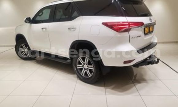Acheter Occasion Voiture Toyota Fortuner Blanc à Ezulwini, Hhohho Acheter Occasion Voiture Toyota Fortuner Blanc à Ezulwini, Hhohho