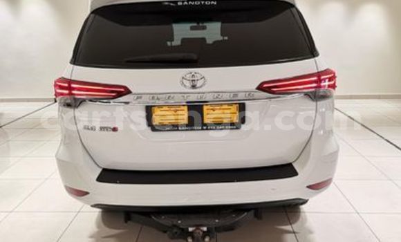 Acheter Occasion Voiture Toyota Fortuner Blanc à Ezulwini, Hhohho Acheter Occasion Voiture Toyota Fortuner Blanc à Ezulwini, Hhohho