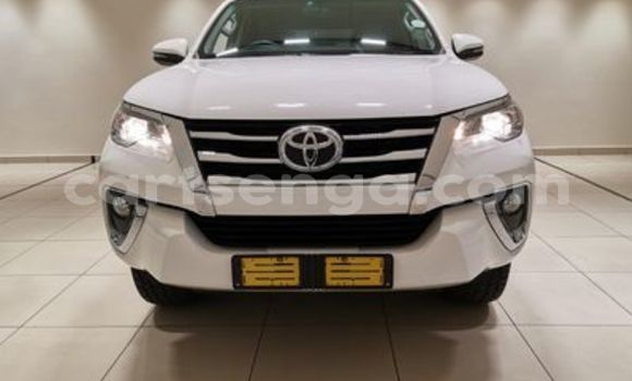 Acheter Occasion Voiture Toyota Fortuner Blanc à Ezulwini, Hhohho Acheter Occasion Voiture Toyota Fortuner Blanc à Ezulwini, Hhohho