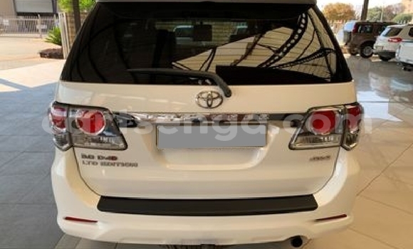 Nunua Ilio tumika Toyota Fortuner White Gari ndani ya Ezulwini nchini Hhohho Nunua Ilio tumika Toyota Fortuner White Gari ndani ya Ezulwini nchini Hhohho