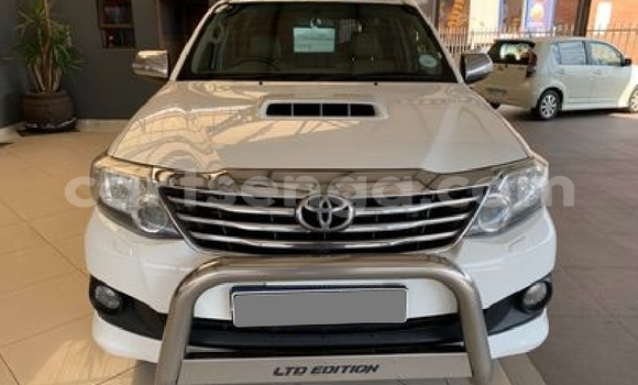 Nunua Ilio tumika Toyota Fortuner White Gari ndani ya Ezulwini nchini Hhohho Nunua Ilio tumika Toyota Fortuner White Gari ndani ya Ezulwini nchini Hhohho