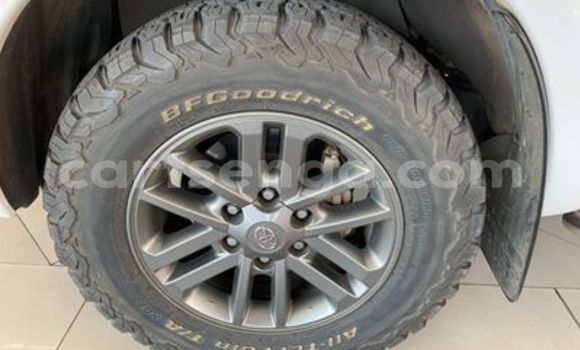 Nunua Ilio tumika Toyota Fortuner White Gari ndani ya Ezulwini nchini Hhohho Nunua Ilio tumika Toyota Fortuner White Gari ndani ya Ezulwini nchini Hhohho