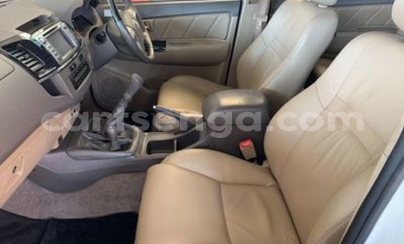 Nunua Ilio tumika Toyota Fortuner White Gari ndani ya Ezulwini nchini Hhohho Nunua Ilio tumika Toyota Fortuner White Gari ndani ya Ezulwini nchini Hhohho