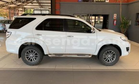 Nunua Ilio tumika Toyota Fortuner White Gari ndani ya Ezulwini nchini Hhohho Nunua Ilio tumika Toyota Fortuner White Gari ndani ya Ezulwini nchini Hhohho