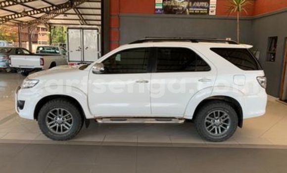Nunua Ilio tumika Toyota Fortuner White Gari ndani ya Ezulwini nchini Hhohho Nunua Ilio tumika Toyota Fortuner White Gari ndani ya Ezulwini nchini Hhohho