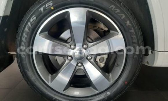 Buy Used Jeep Grand Cherokee White Car in Ezulwini in Hhohho Buy Used Jeep Grand Cherokee White Car in Ezulwini in Hhohho