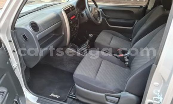 Nunua Ilio tumika Suzuki Jimny Silver Gari ndani ya Ezulwini nchini Hhohho Nunua Ilio tumika Suzuki Jimny Silver Gari ndani ya Ezulwini nchini Hhohho