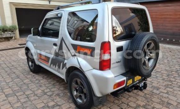 Nunua Ilio tumika Suzuki Jimny Silver Gari ndani ya Ezulwini nchini Hhohho Nunua Ilio tumika Suzuki Jimny Silver Gari ndani ya Ezulwini nchini Hhohho