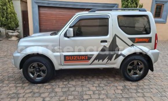 Nunua Ilio tumika Suzuki Jimny Silver Gari ndani ya Ezulwini nchini Hhohho Nunua Ilio tumika Suzuki Jimny Silver Gari ndani ya Ezulwini nchini Hhohho
