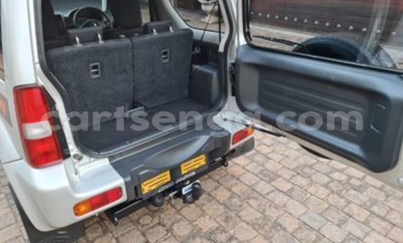 Nunua Ilio tumika Suzuki Jimny Silver Gari ndani ya Ezulwini nchini Hhohho Nunua Ilio tumika Suzuki Jimny Silver Gari ndani ya Ezulwini nchini Hhohho